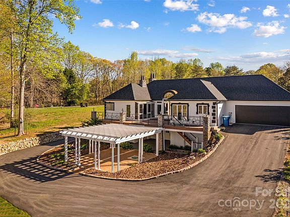3rd image of 8593 Blue Heron Dr