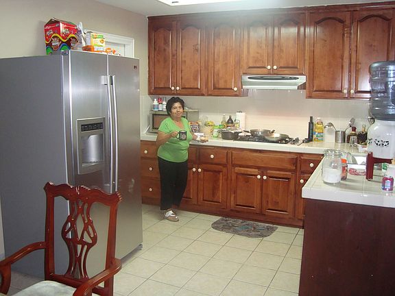 4th image of 454 Garey Dr