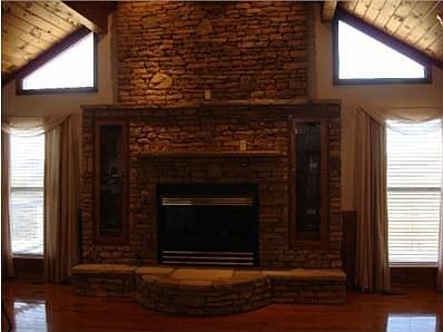 3rd image of 410 Thomas Cir