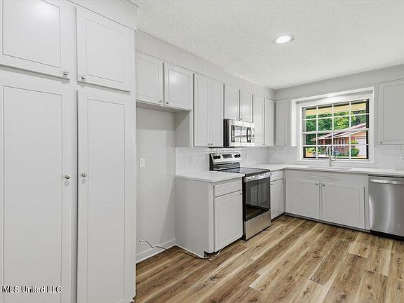 5th image of 279 Trojan Dr