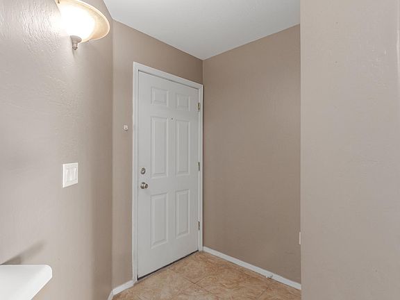 5th image of 10403 N 52nd St #212