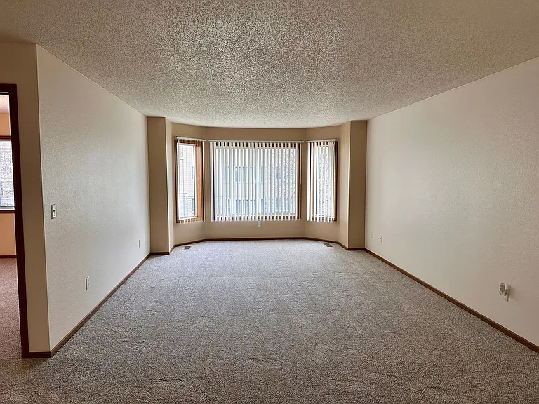 Park Avenue Apartments — Photo 31