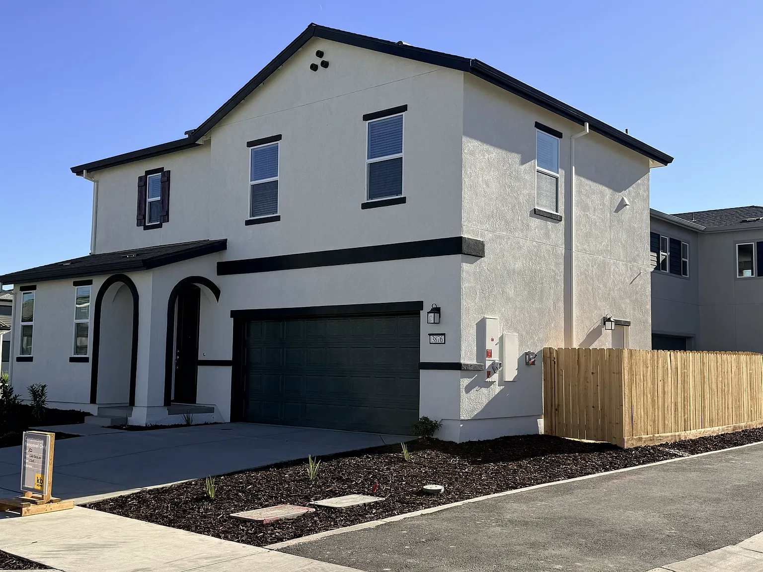 3 bed, 2.5 bath, 1708 sqft, $3,350 — Photo 2