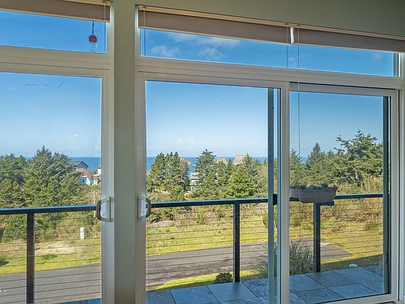 2nd image of 175 Crescent St