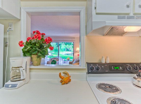 5th image of 850 Mallery St APT 15