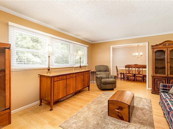 3rd image of 5017 Renville Dr