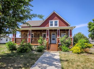 831 Baxter Ave N, Glencoe, MN 55336