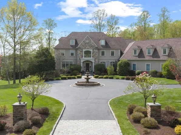 203 Wecks Pond Rd, New Hope, PA 18938