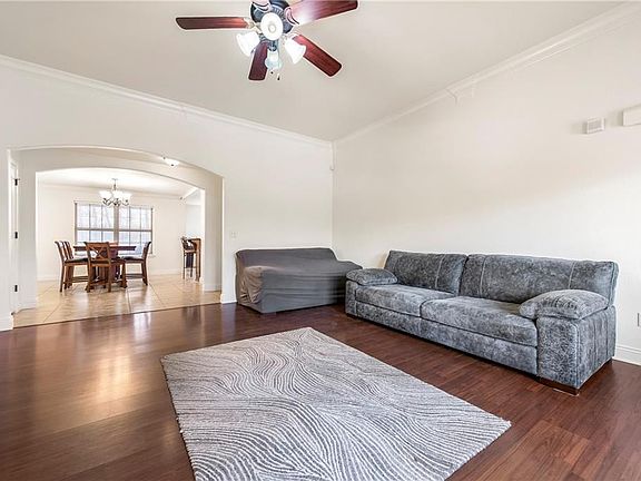 4th image of 32 Sullivan Dr