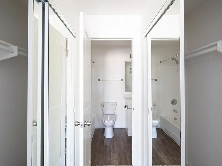 Mission Pacific Apartments — Photo 43