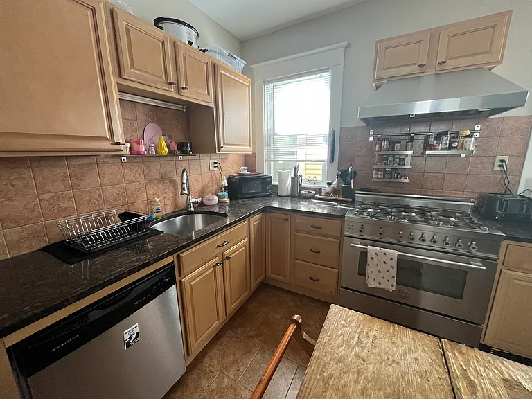 639 Myrtle Ave #2 — Photo 2