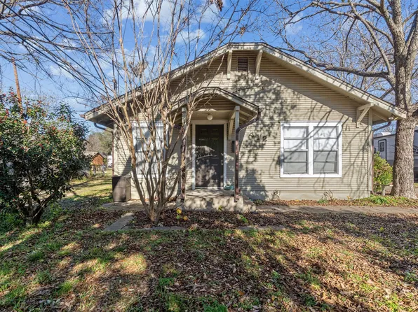 412 W 4th St, Cleburne, TX 76033