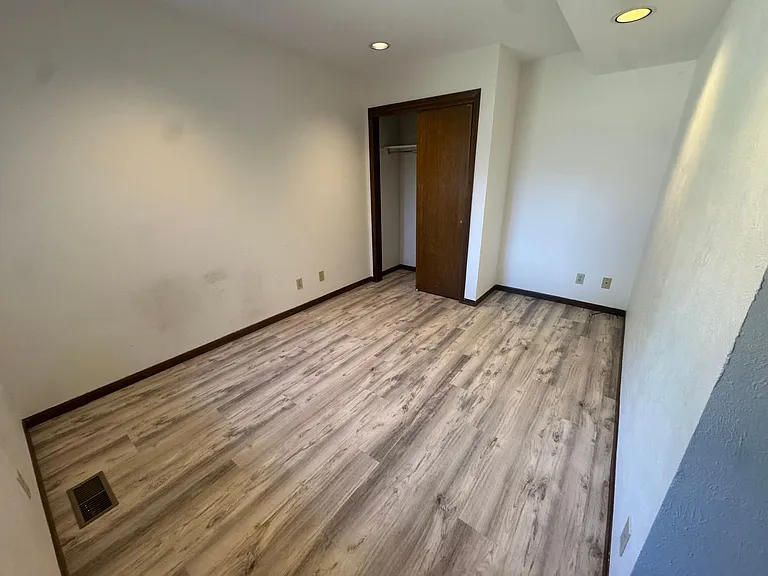 957 Roxwood Ln #C — Photo 11