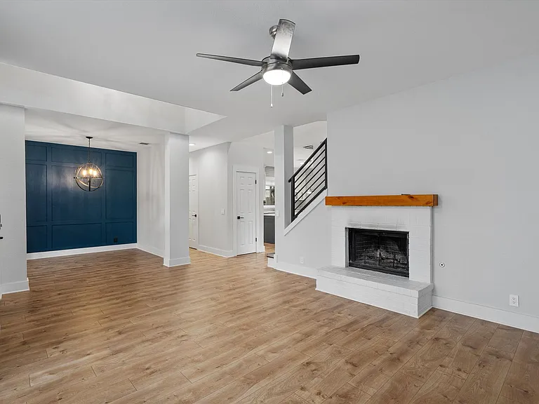 1203 Thackeray Ln — Photo 7