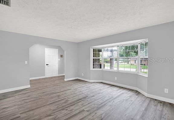 5th image of 828 NE 51st Ave