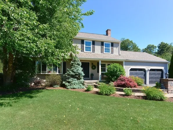 7 Brastow Dr, Medfield, MA 02052