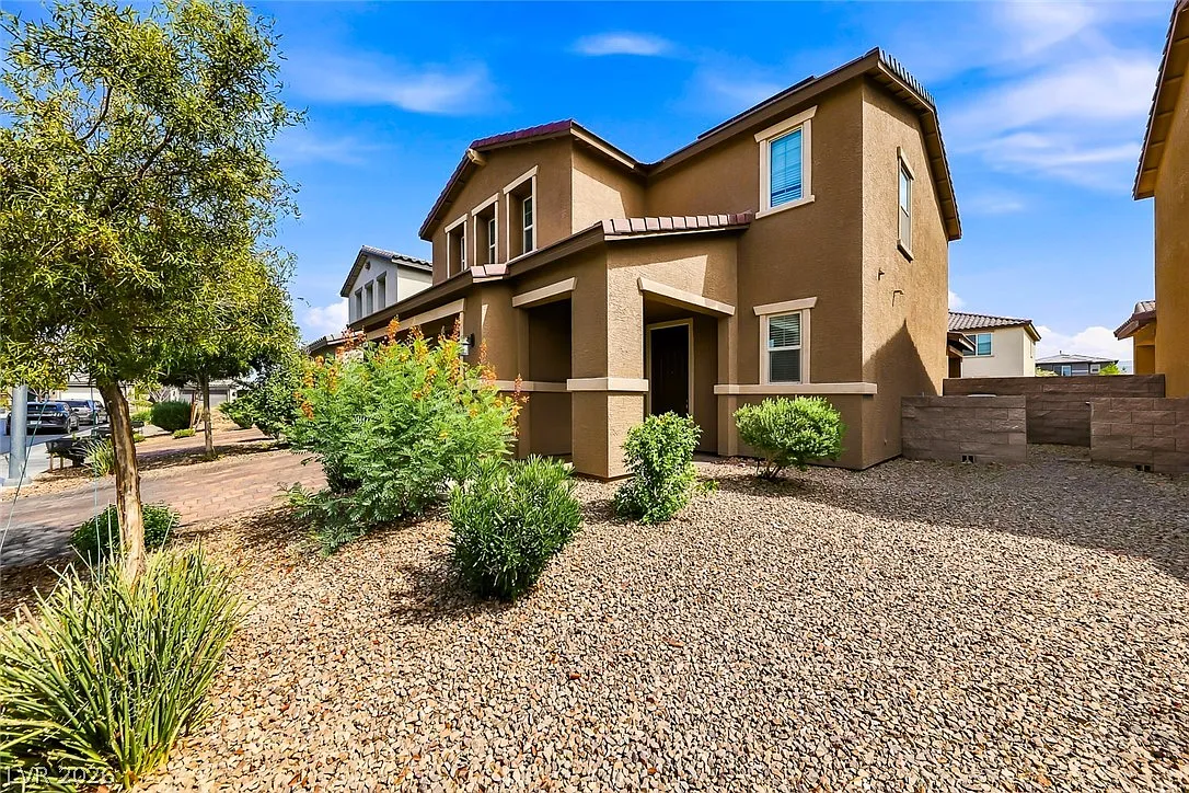 3 bed, 2.5 bath, 1719 sqft, $2,500 — Photo 2