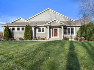 14118 W Honeyager Dr, New Berlin, WI 53151