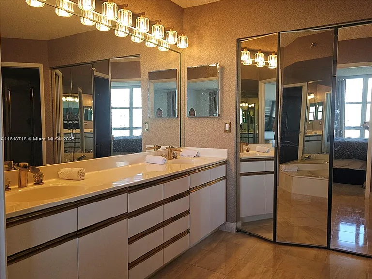 3600 Mystic Pointe Dr #1607 — Photo 5