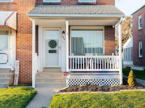 255 Locust St, New Holland, PA 17557
