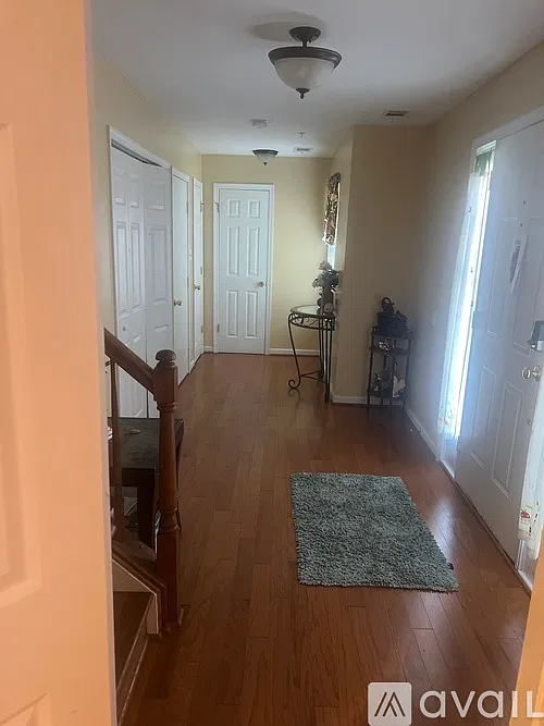 Studio, 1560 sqft, $900 — Photo 2
