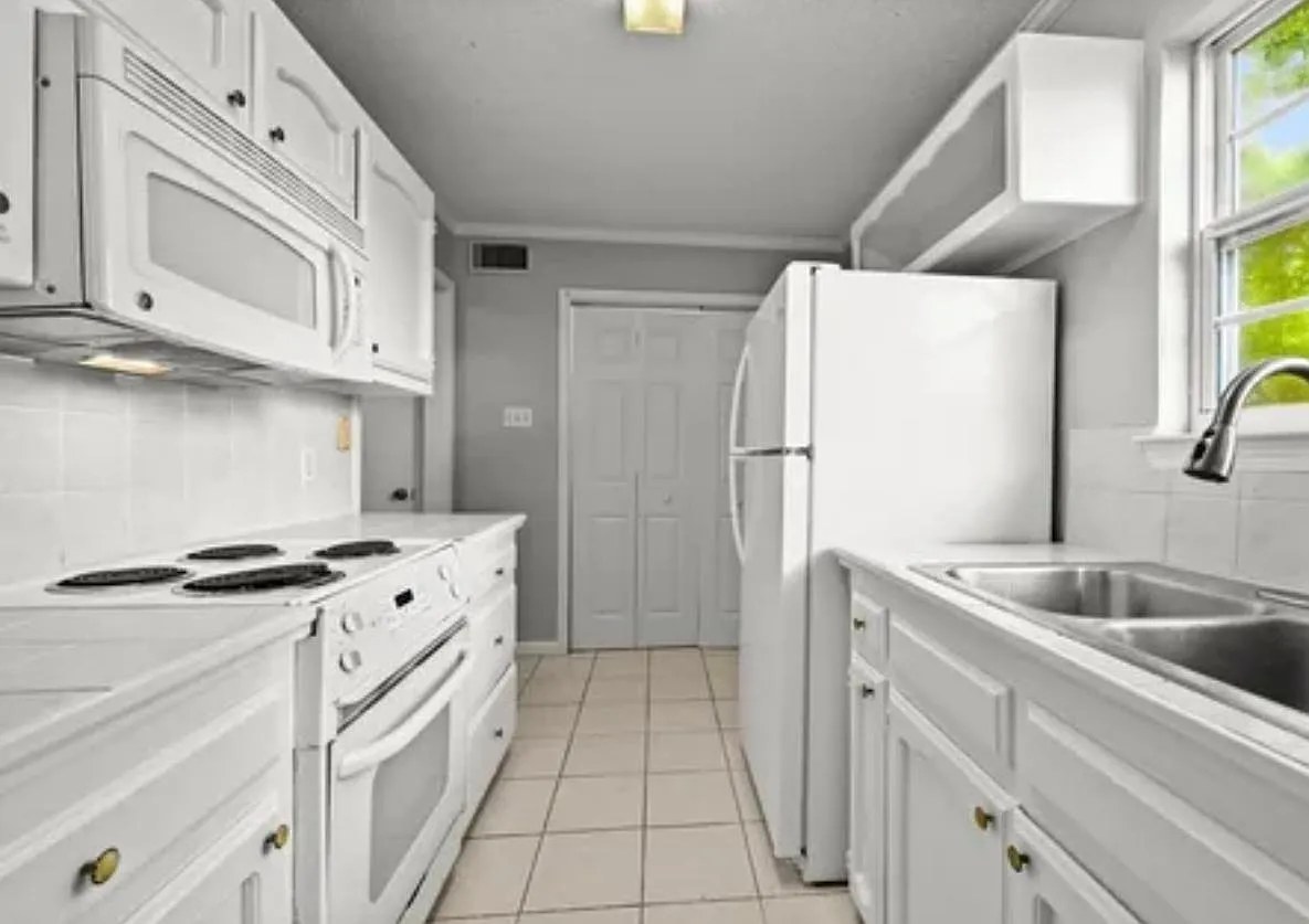 2 bed, 2.5 bath, 1068 sqft, $1,400 — Photo 2