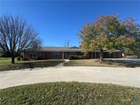 2211 N Fisher St, Goldthwaite, TX 76844