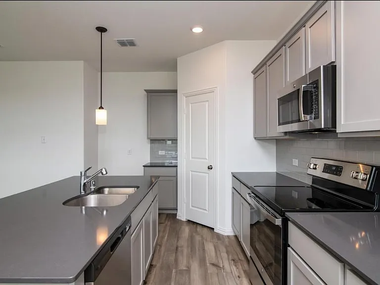 4909 Woodloch Dr — Photo 10