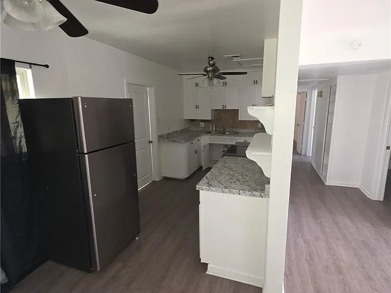 512 E St — Photo 17
