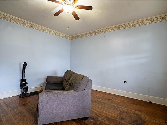 4th image of 68 Alexander St