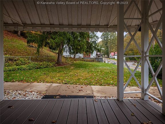 3rd image of 944 Woodward Dr