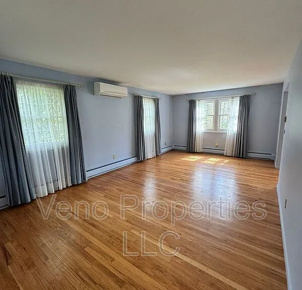 23 Glenwood Dr — Photo 8