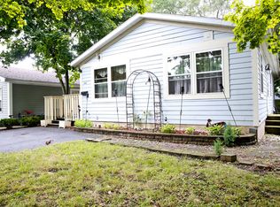 216 Kenwood Dr, Round Lake Park, IL