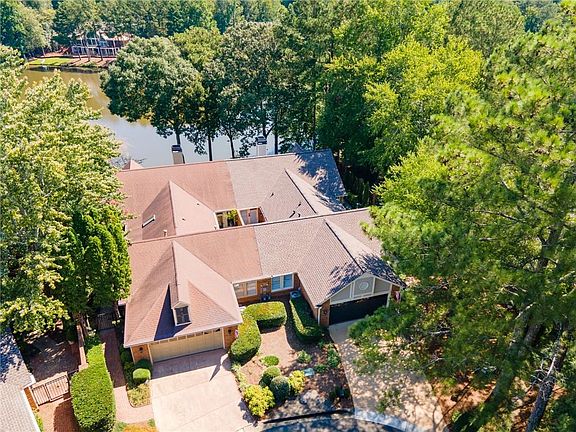 5th image of 21 Lake Villa Dr