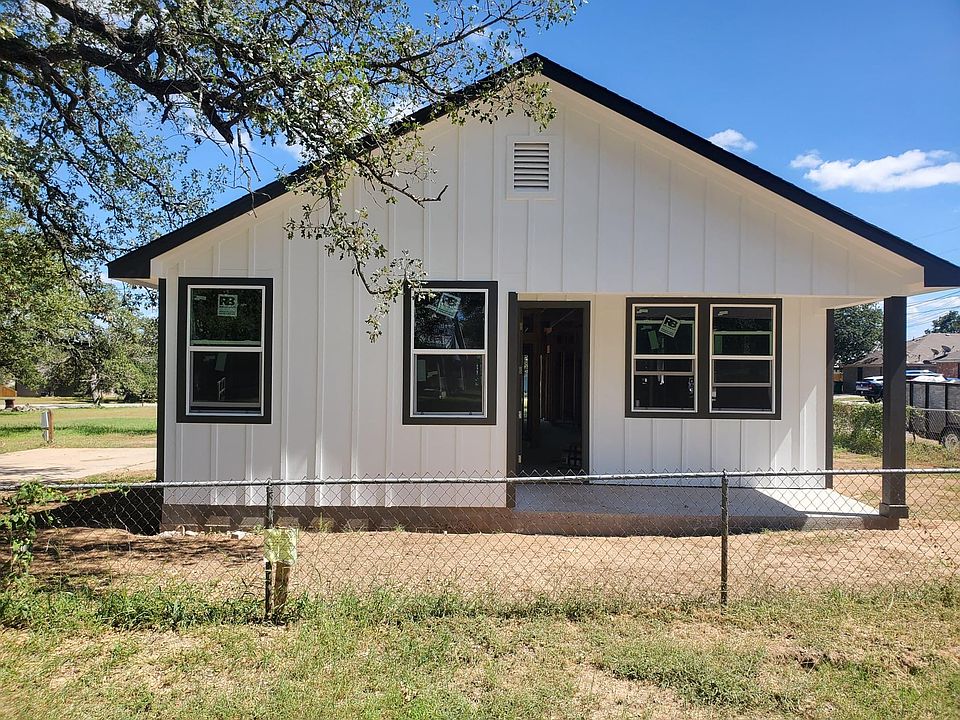1st image of 2030 Willow Dr