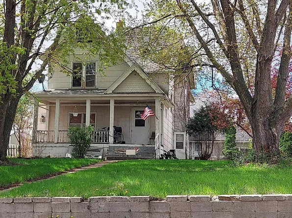 113 5th St, Jackson, MN 56143