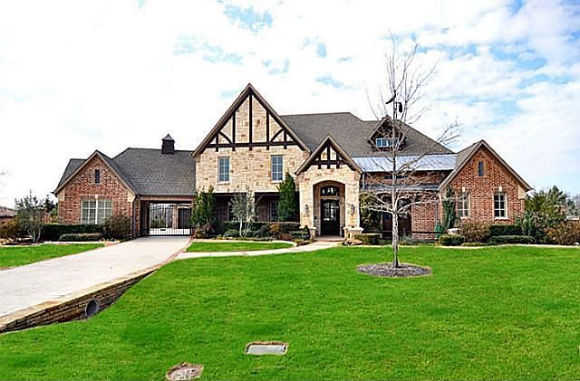 1st image of 829 Dewberry Ln