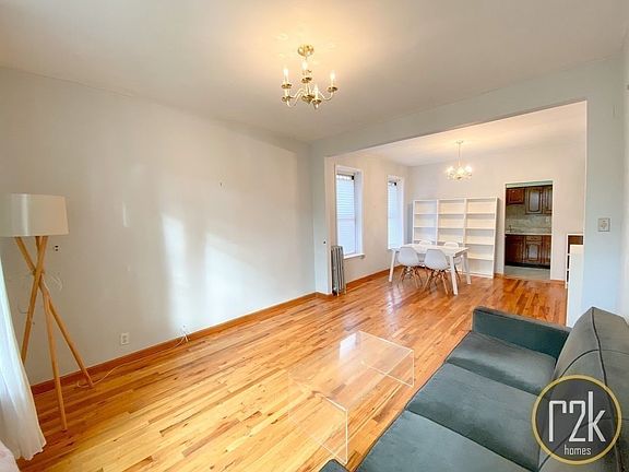 4th image of 23-31 Crescent St #2F