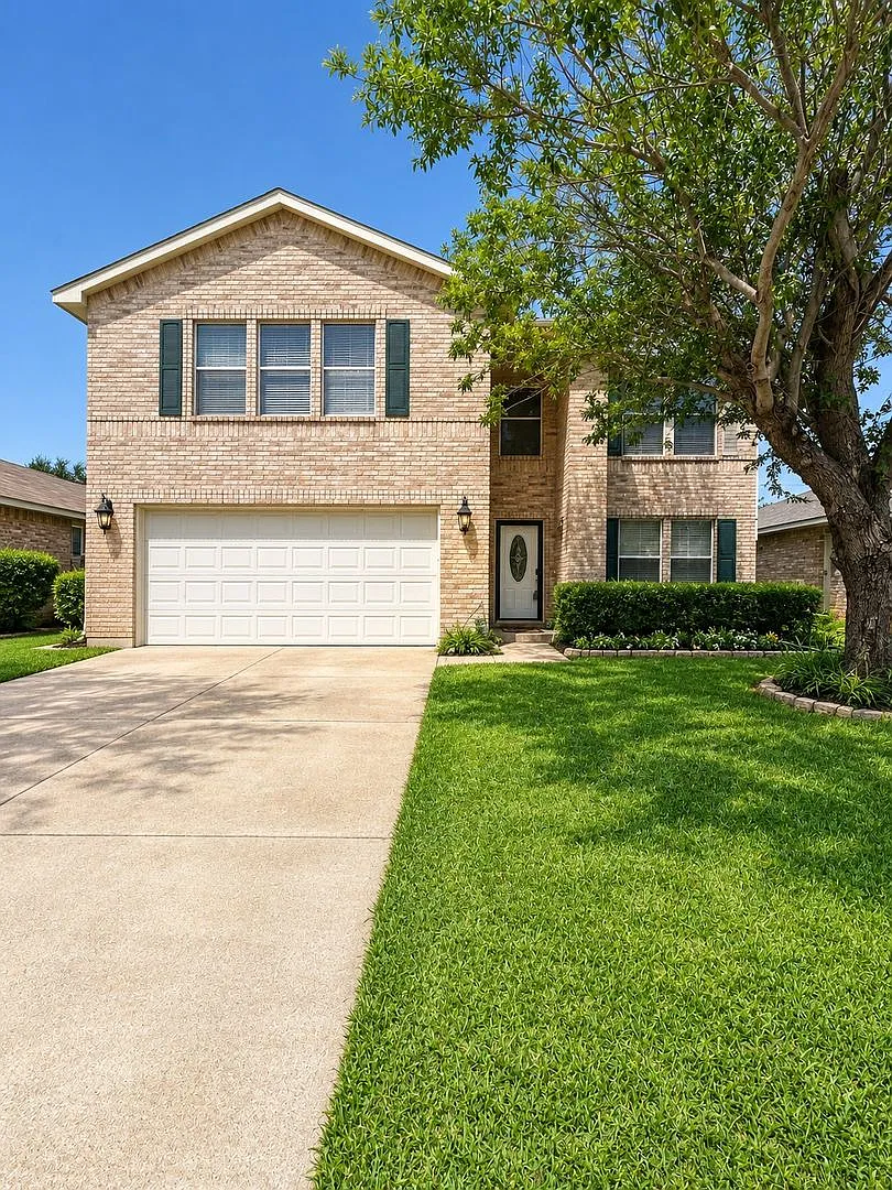 5 Bedroom Fort Worth Home — Photo 1