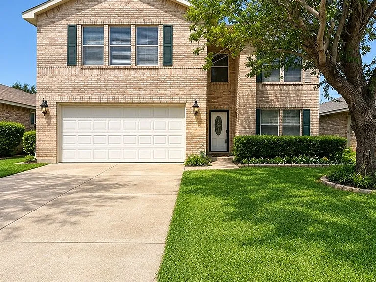 8712 Hunters Creek Dr — Photo 1