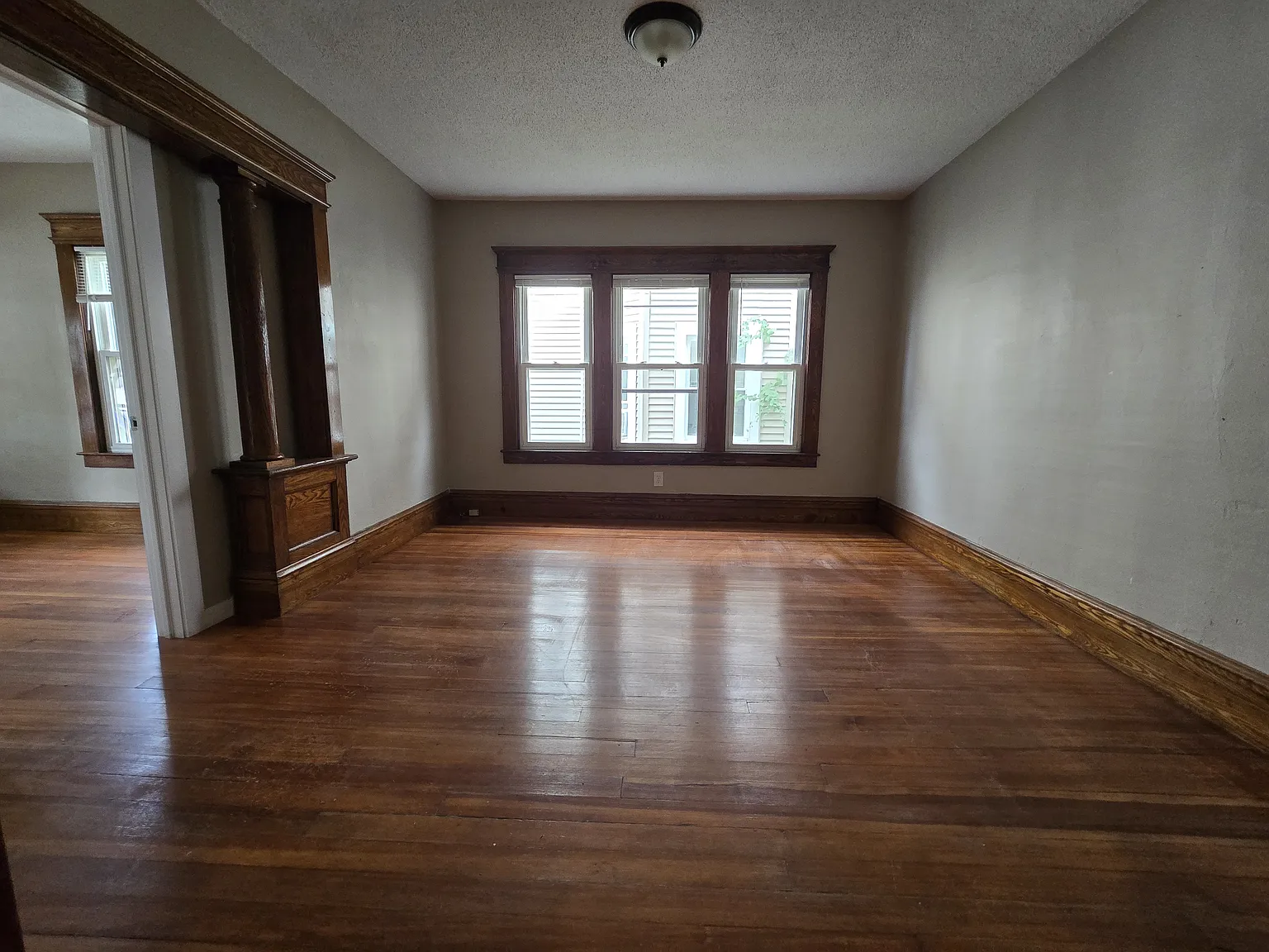 47 Hollywood St — Photo 4