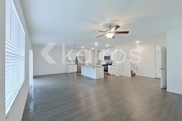 4 bed, 2.5 bath, 2007 sqft, $2,175 — Photo 3