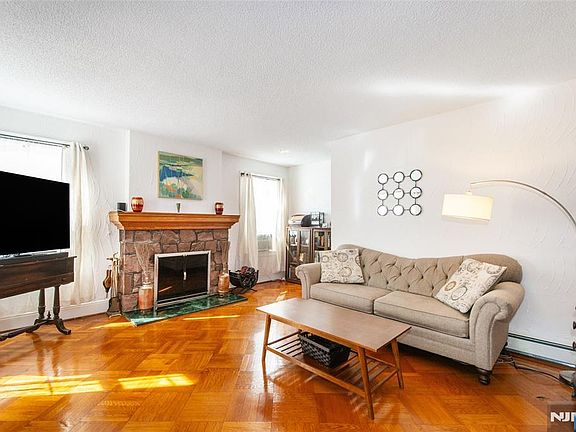 5th image of 275 Springfield Ave