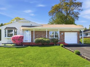 27 Calico Tree Road, Hauppauge, NY 11788