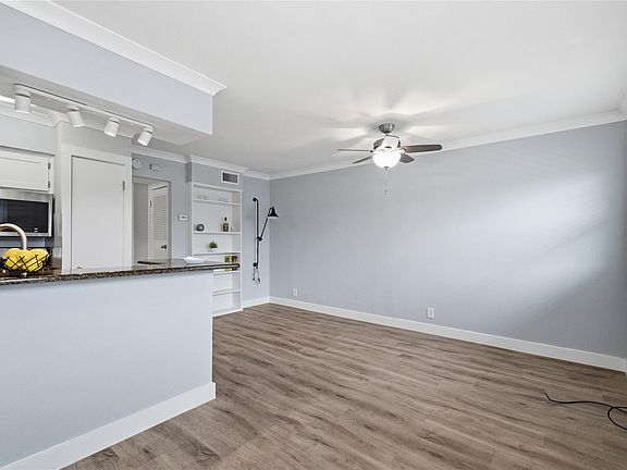 4th image of 2401 Manor Rd APT 232