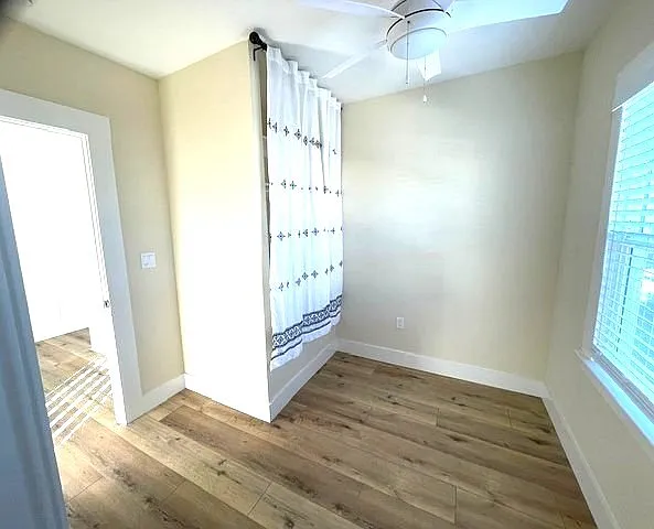 Upstrs Closet