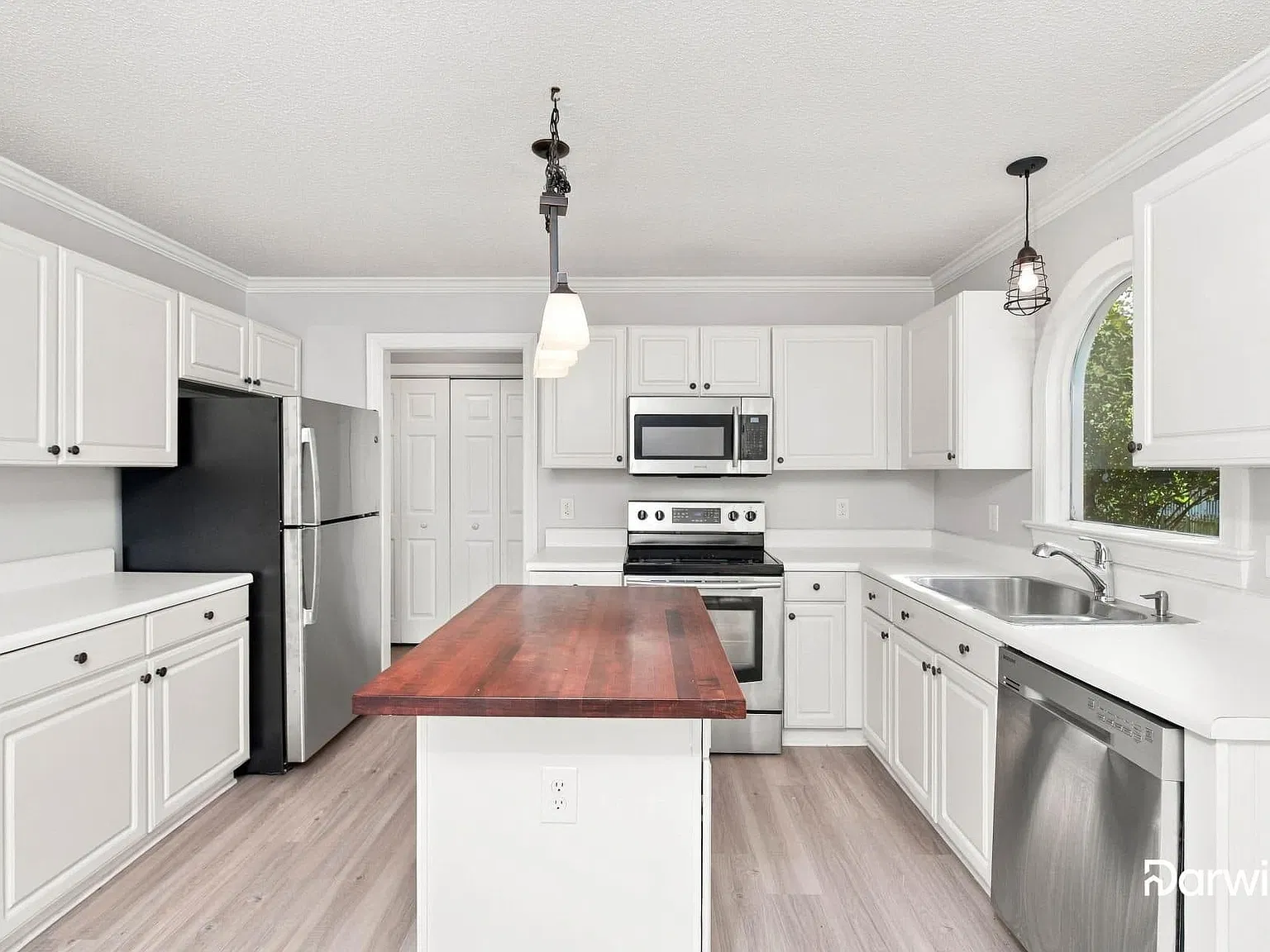 4 bed, 2.5 bath, 1636 sqft, $2,145 — Photo 3