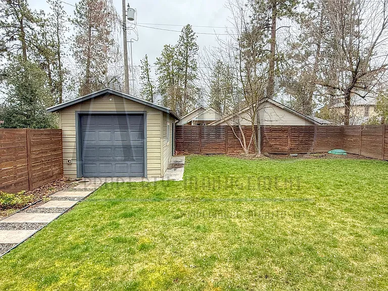 947 E 32nd Ave — Photo 27