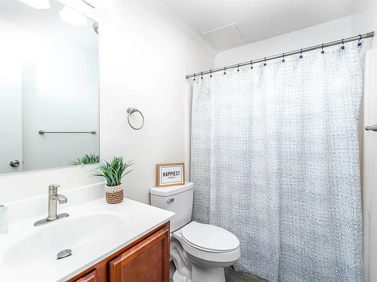 Foxcreek Apartments — Photo 17