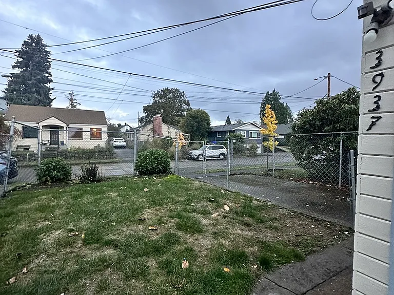 3937 SE 62nd Ave #B — Photo 2